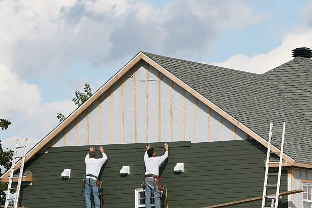Professional Emergency Siding Repair technician working in Glenwood, MD